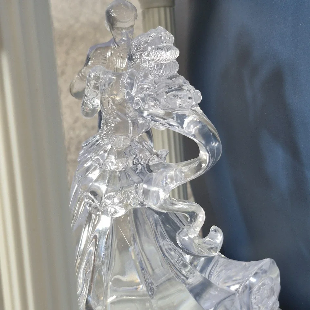 Wilton Wedding Cake Topper Keepsake Display Bianca Couples 1st Dance New